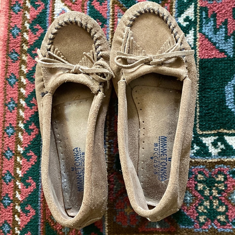 Minnetonka Kilroy hard soles! Tan, size 10